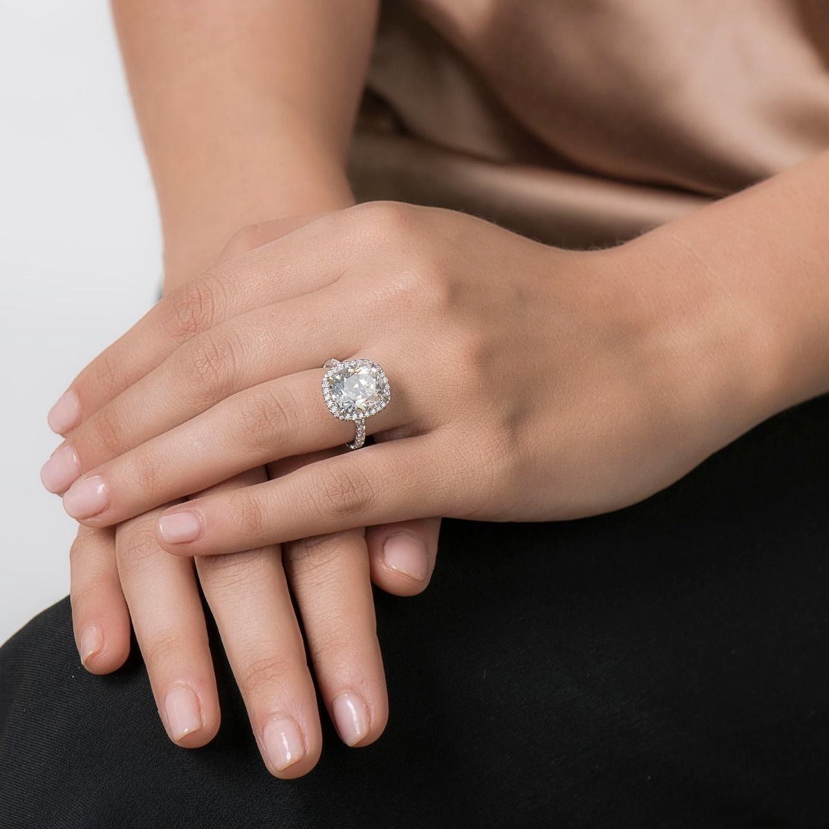 CUSHION DIAMOND, PLATINUM RING