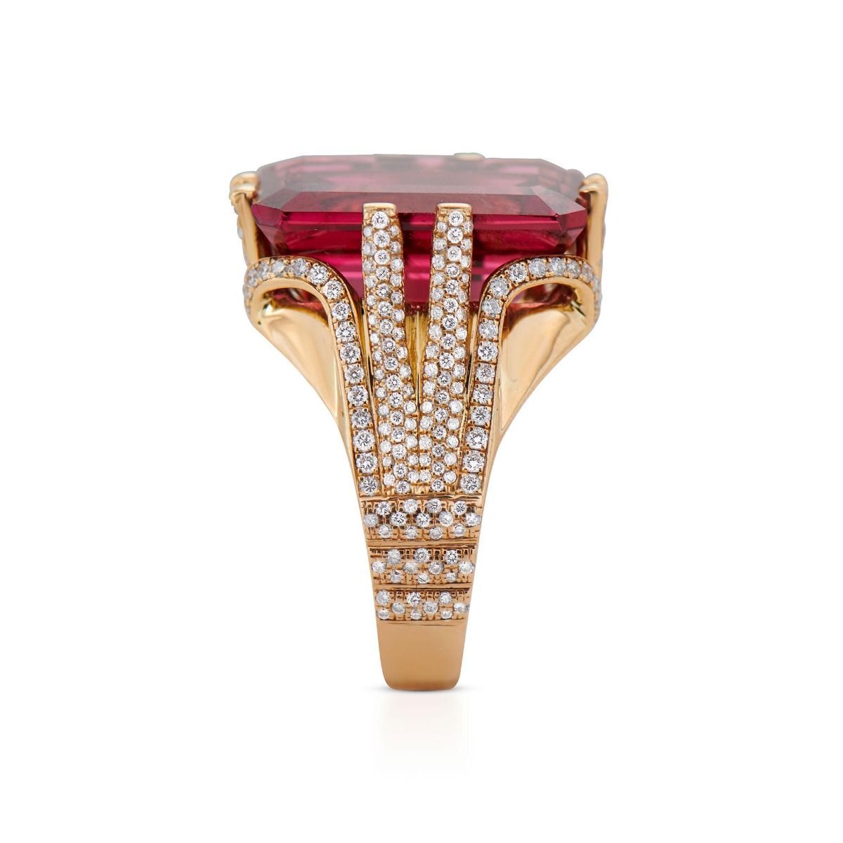 RUBELLITE, DIAMOND, 18K YELLOW GOLD RING