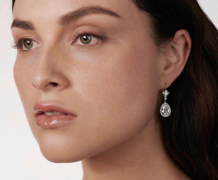 PEAR-SHAPED DIAMOND, PLATINUM EARRINGS