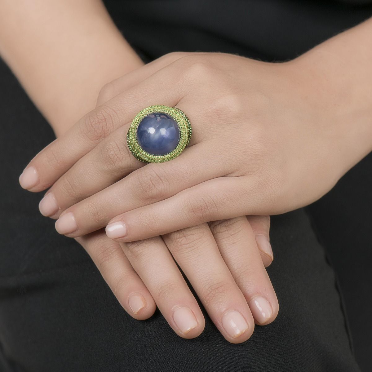 CEYLON STAR SAPPHIRE, TSAVORITE GARNET, 18K GOLD RING