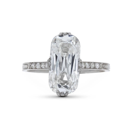 ANTIQUE MOVAL-SHAPED DIAMOND AND PLATINUM RING